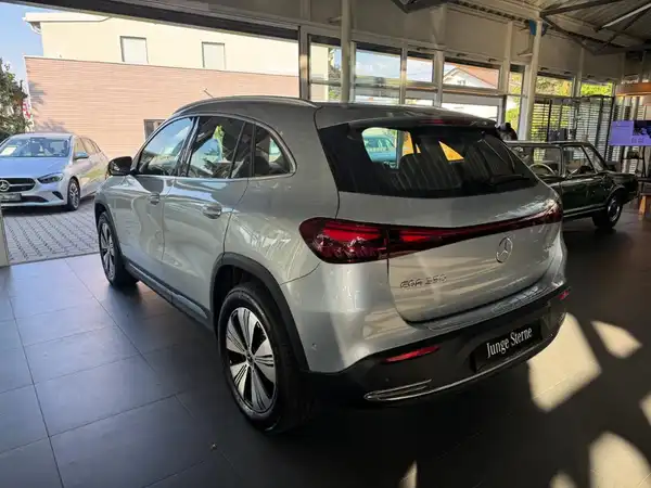 MERCEDES-BENZ EQA (3/19)