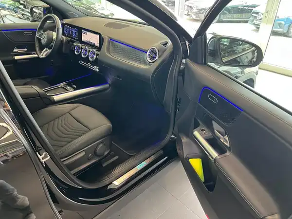 MERCEDES-BENZ EQA (11/25)