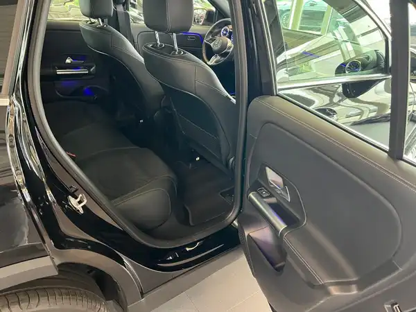 MERCEDES-BENZ EQA (12/25)