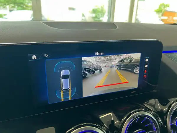MERCEDES-BENZ EQA (17/25)