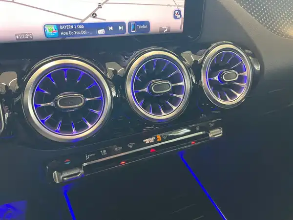 MERCEDES-BENZ EQA (18/25)