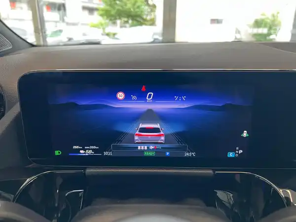 MERCEDES-BENZ EQA (25/25)