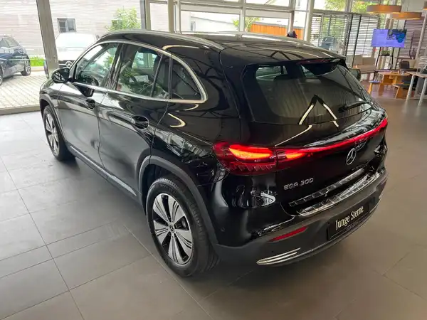 MERCEDES-BENZ EQA (7/25)