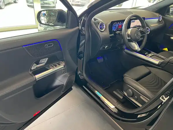 MERCEDES-BENZ EQA (8/25)