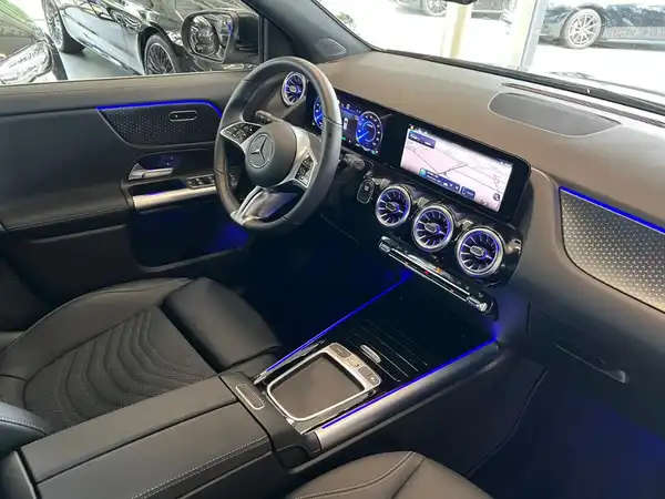 MERCEDES-BENZ EQA (10/25)