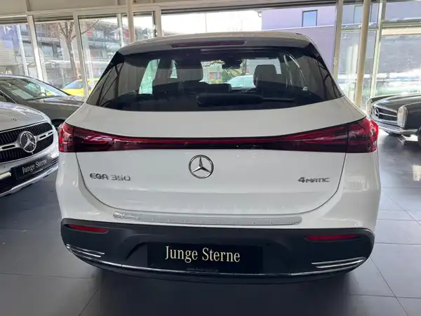 MERCEDES-BENZ EQA (4/18)