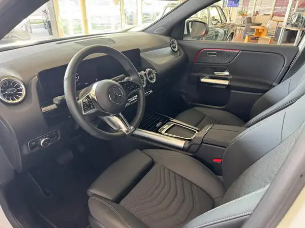MERCEDES-BENZ EQA (8/18)