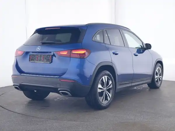 MERCEDES-BENZ GLA 220 (3/10)