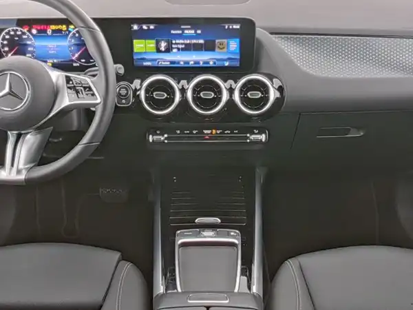 MERCEDES-BENZ GLA 220 (5/10)