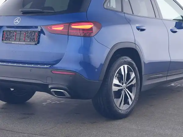 MERCEDES-BENZ GLA 220 (10/10)