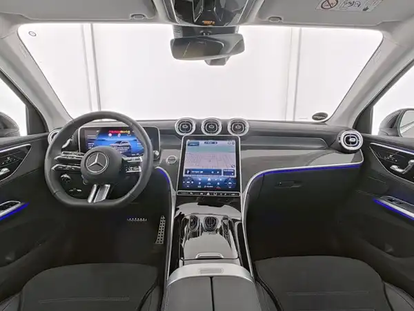 MERCEDES-BENZ GLC (8/10)