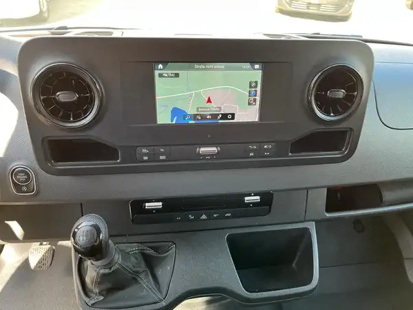 MERCEDES-BENZ SPRINTER (9/19)