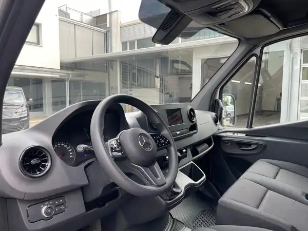 MERCEDES-BENZ SPRINTER (8/20)