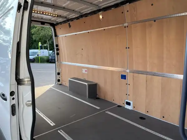 MERCEDES-BENZ SPRINTER (15/20)