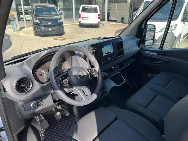 MERCEDES-BENZ SPRINTER (8/21)