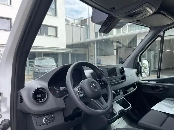 MERCEDES-BENZ SPRINTER (8/20)