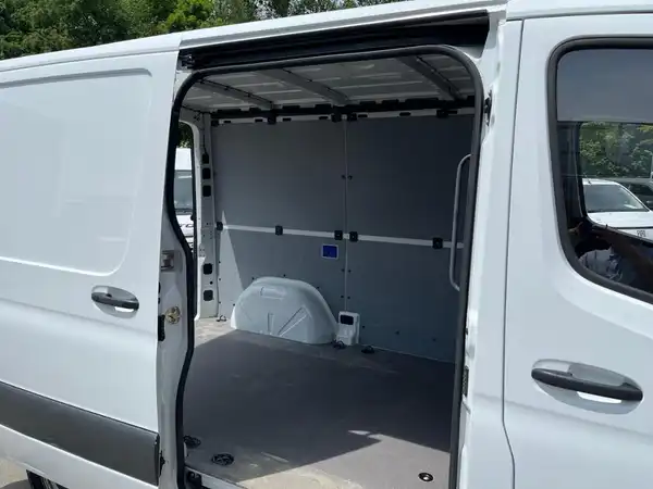 MERCEDES-BENZ SPRINTER 211 (15/18)