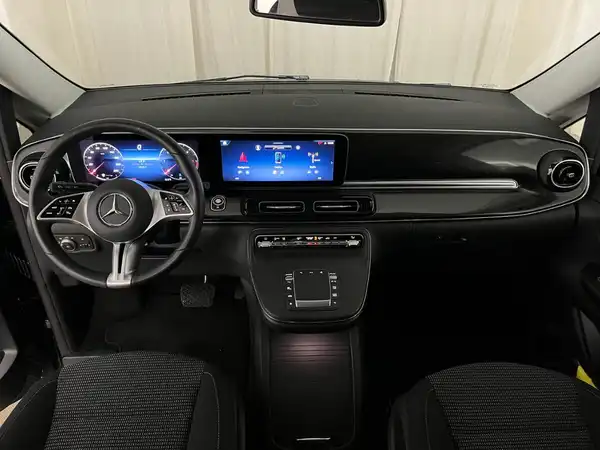 MERCEDES-BENZ V 220 (11/27)