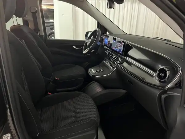 MERCEDES-BENZ V 220 (15/27)