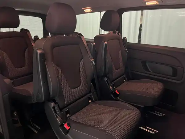 MERCEDES-BENZ V 220 (17/27)