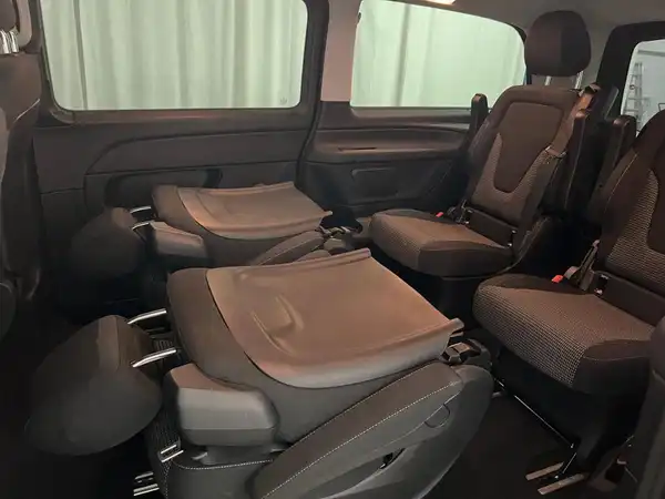 MERCEDES-BENZ V 220 (18/27)