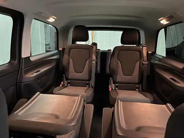 MERCEDES-BENZ V 220 (19/27)