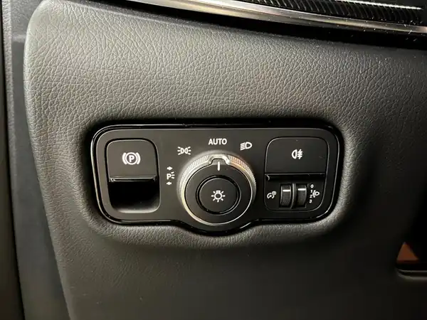 MERCEDES-BENZ V 220 (25/27)