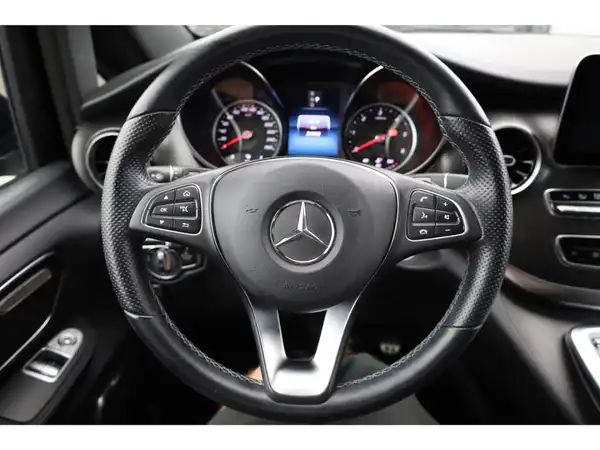 MERCEDES-BENZ V 250 (13/26)