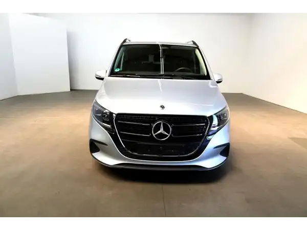 MERCEDES-BENZ V 220 (3/10)