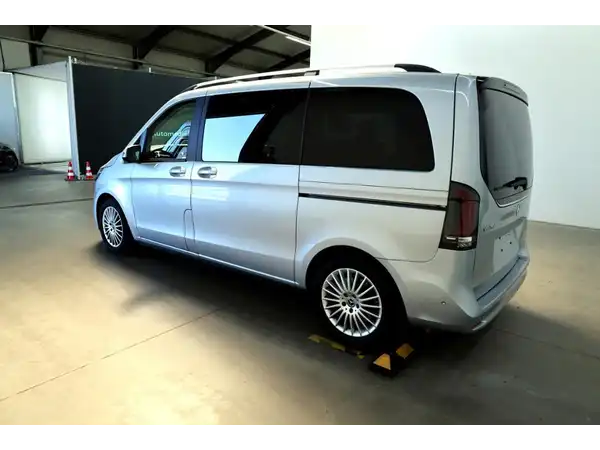 MERCEDES-BENZ V 220 (5/10)