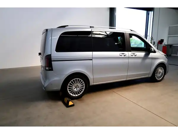 MERCEDES-BENZ V 220 (6/10)