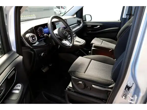 MERCEDES-BENZ V 220 (7/10)