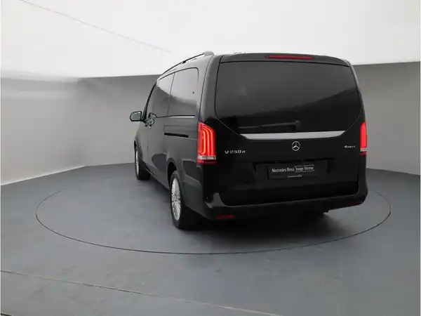 MERCEDES-BENZ V 250 (4/29)