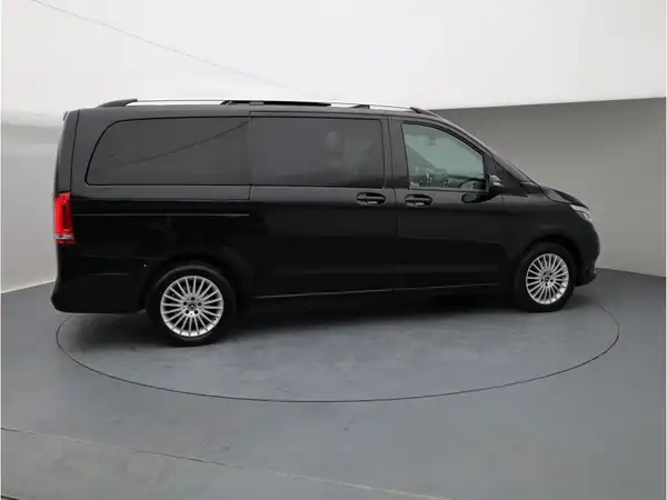 MERCEDES-BENZ V 250 (6/29)