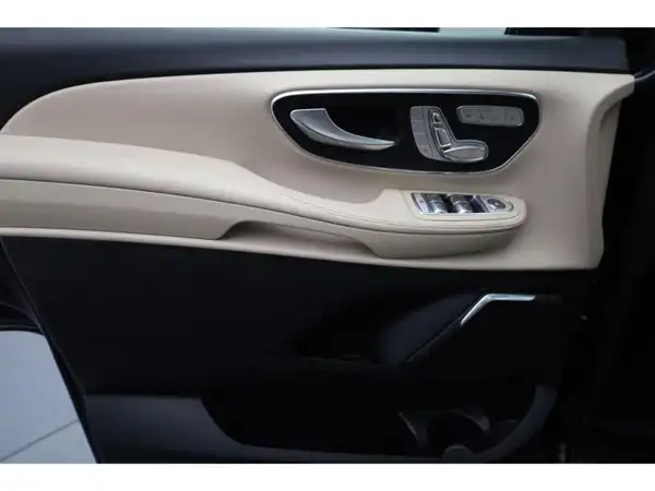 MERCEDES-BENZ V 250 (9/29)