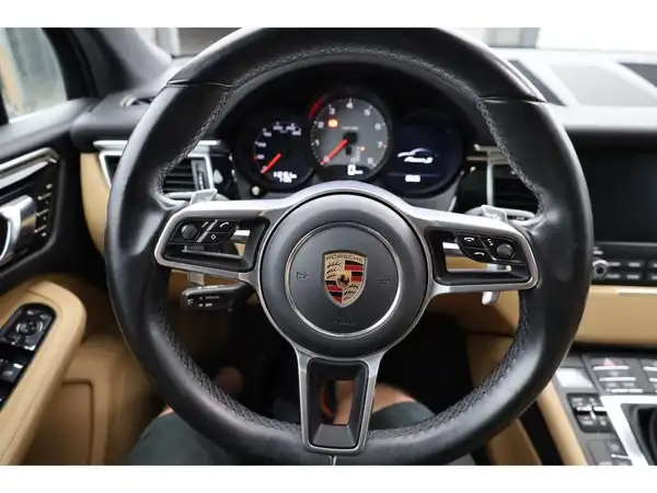 PORSCHE MACAN (13/26)