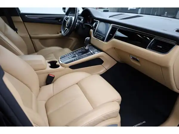 PORSCHE MACAN (20/26)