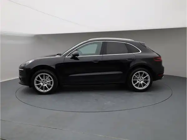PORSCHE MACAN (3/26)