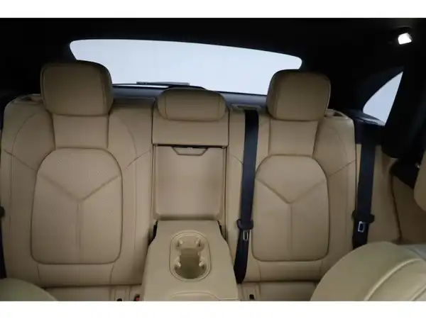 PORSCHE MACAN (22/26)