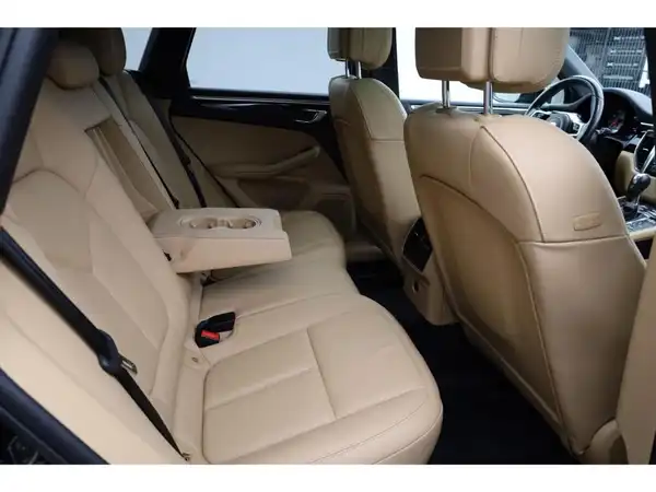 PORSCHE MACAN (24/26)
