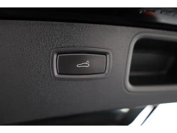 PORSCHE MACAN (25/26)