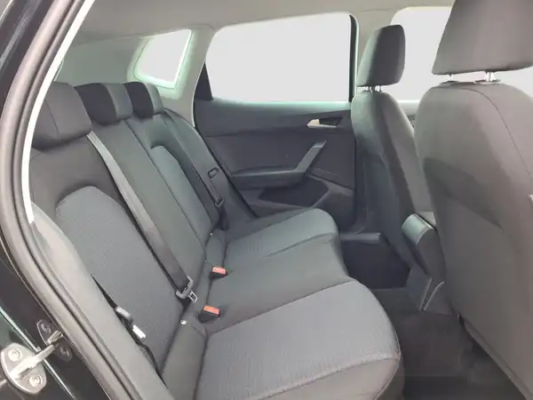 SEAT ARONA (15/16)