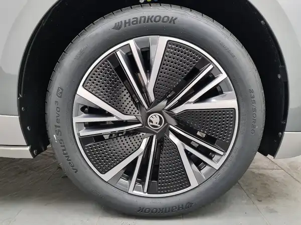 ŠKODA ENYAQ (15/18)