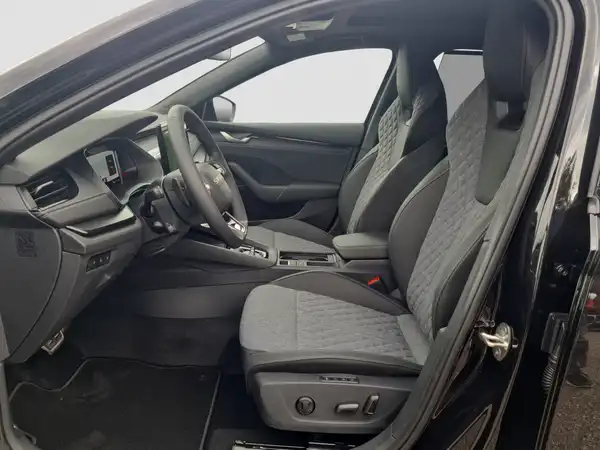 ŠKODA OCTAVIA (8/17)