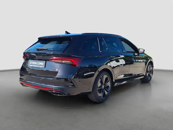 ŠKODA OCTAVIA RS (5/17)