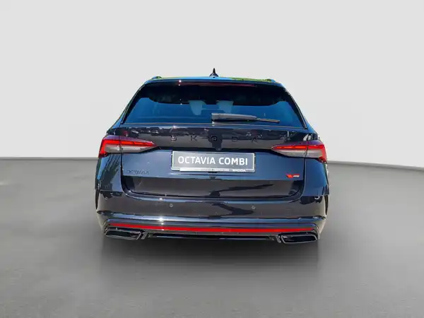 ŠKODA OCTAVIA RS (6/17)