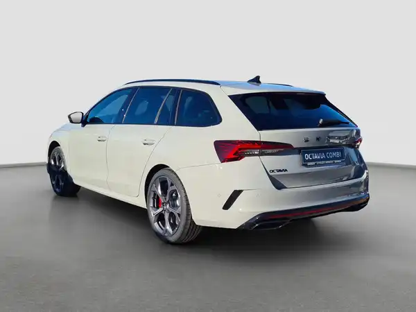 ŠKODA OCTAVIA RS (7/17)