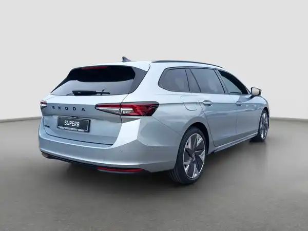 ŠKODA SUPERB (5/16)