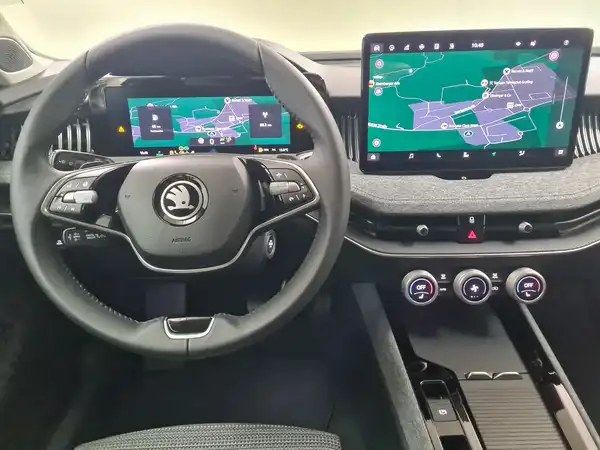 ŠKODA SUPERB (11/17)