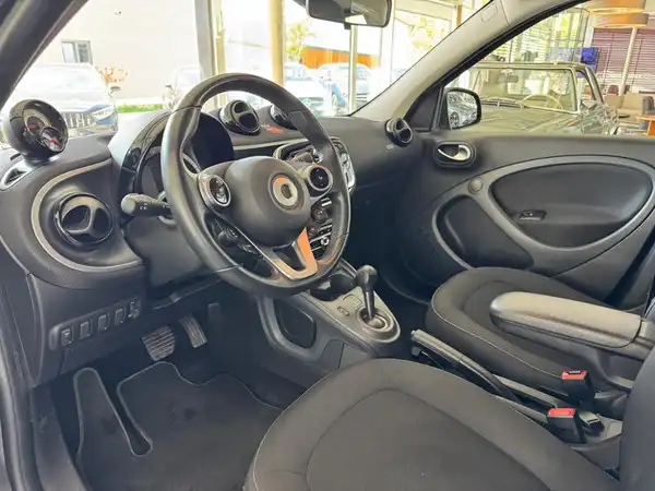 SMART FORFOUR (9/18)